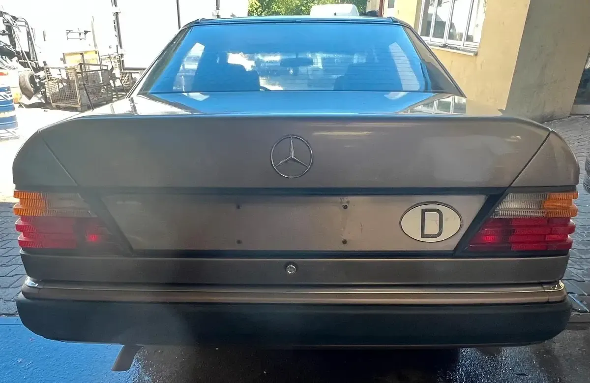 Gebraucht Mercedes 200 118 PS (86 kW) 1990 Braun Limousine