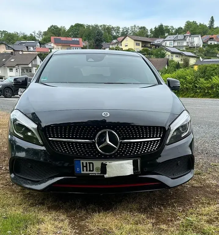 Używany Mercedes A250 218 KM (160 kW) 2017 Czarny Sedan/Limuzyna
