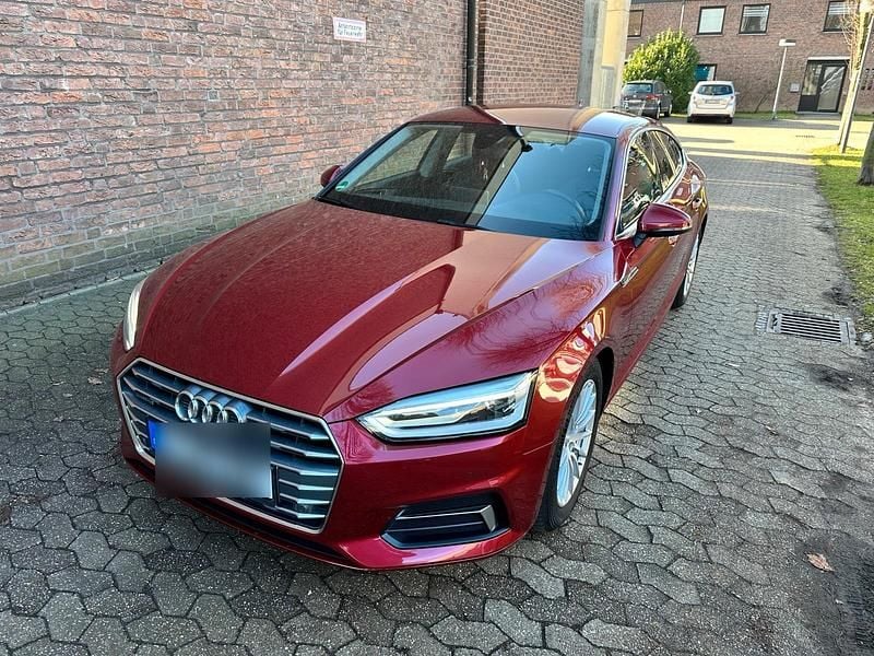 Rot Gebraucht 2019 Audi A5 Sportback Ambiente Kleinwagen | 21.900 € (Guter Preis) - Bild 1/4