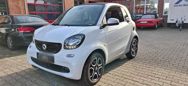 Weiß Gebraucht 2019 Smart ForTwo Coupé Coupé | 15.900 € (Fairer Preis) - Bild 1/4