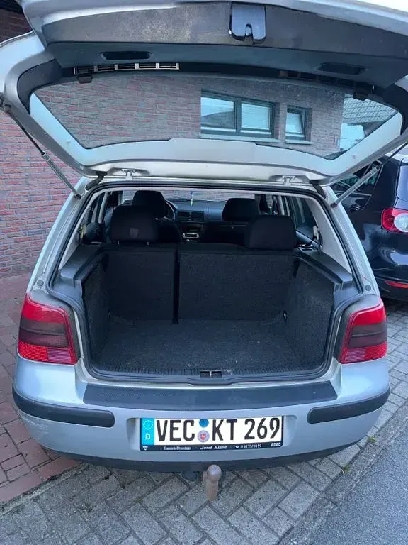 Używany VW Golf IV Highline 105 KM (77 kW) 2003 Srebrny Sedan/Limuzyna