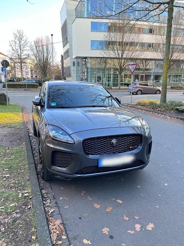 Grau Gebraucht 2020 Jaguar E-Pace Chequered Flag SUV | 23.500 € (Superpreis) - Bild 1/4