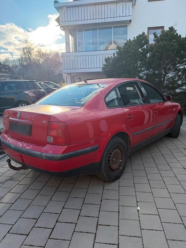 Gebraucht VW Passat 125 PS (91 kW) 1999 Rot Limousine
