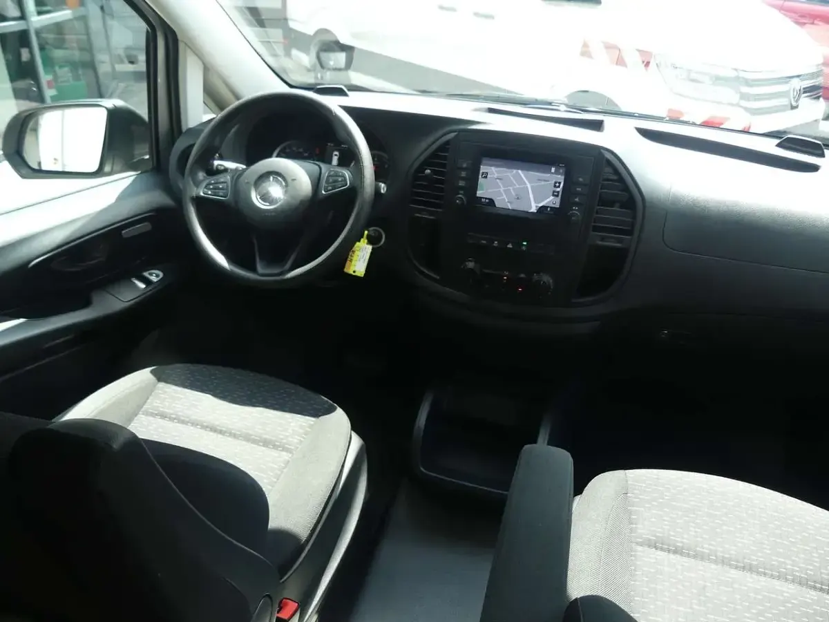 Gebraucht Mercedes Vito 136 PS (100 kW) 2023 Silber Van