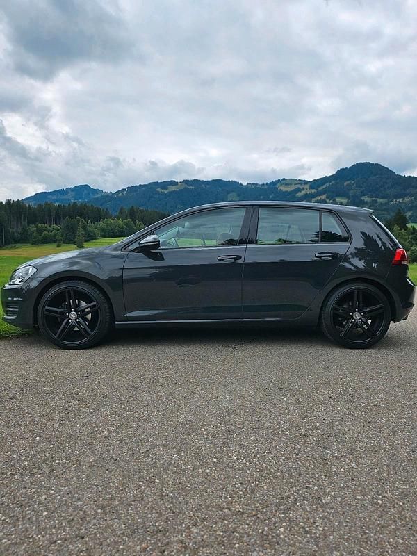Grau Gebraucht 2014 VW Golf VII Limousine | 7.900 € (Superpreis) - Bild 1/4