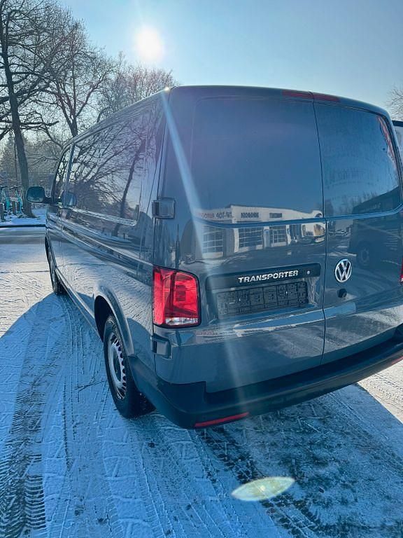 Gebraucht VW Transporter 150 PS (110 kW) 2021 Grau Van