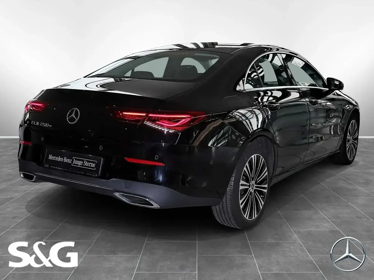 Gebraucht Mercedes CLA250e 218 PS (160 kW) 2022 Schwarz Coupé