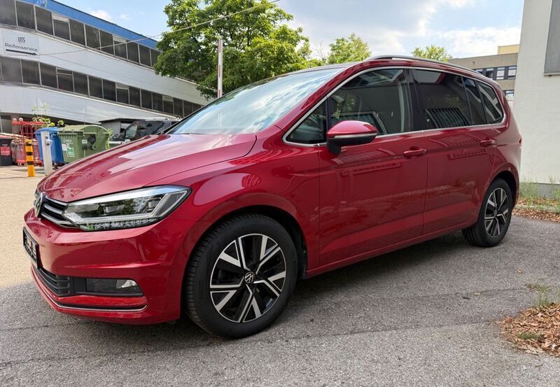 Rot Gebraucht 2021 VW Touran Highline Van / Kleinbus | 21.999 € (Superpreis) - Bild 1/4