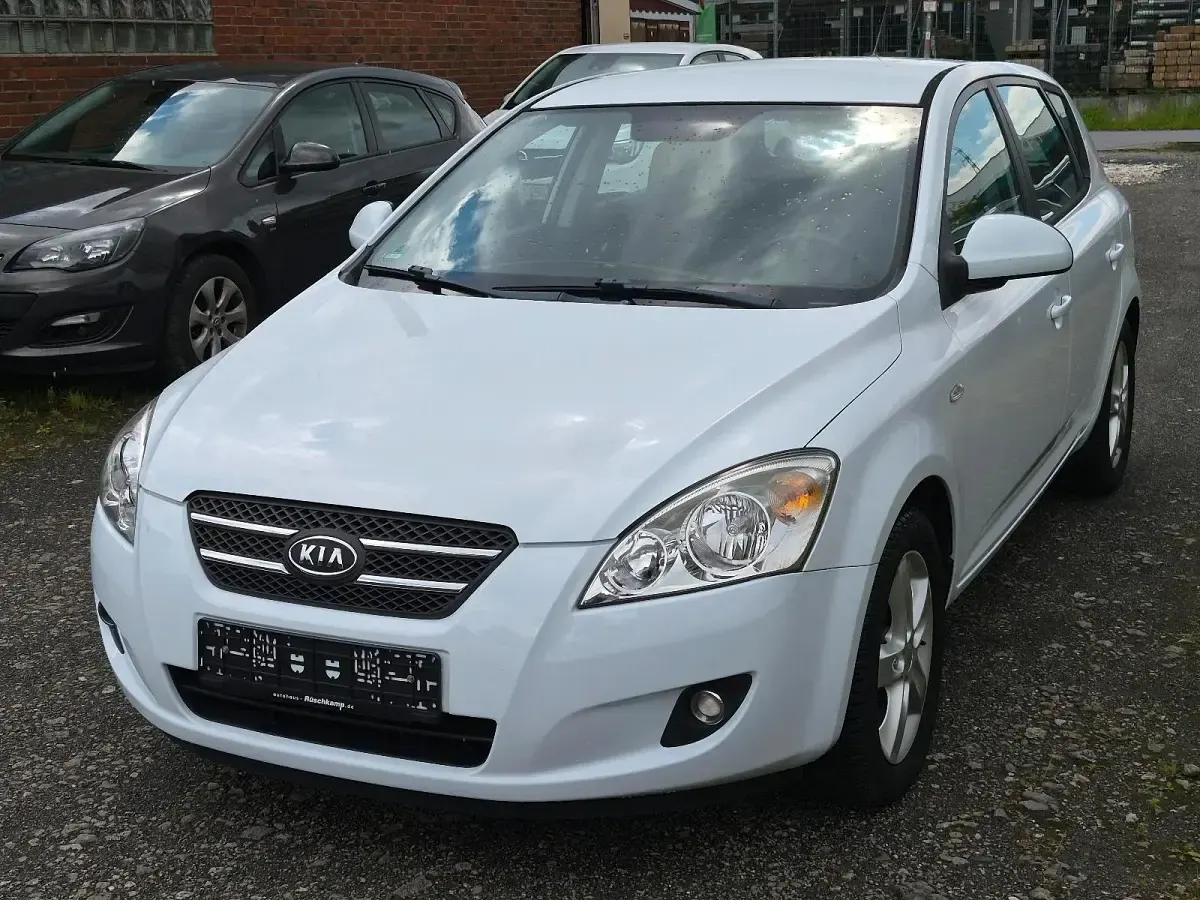 Gebraucht Kia Ceed EX 126 PS (92 kW) 2009 Weiß Kleinwagen