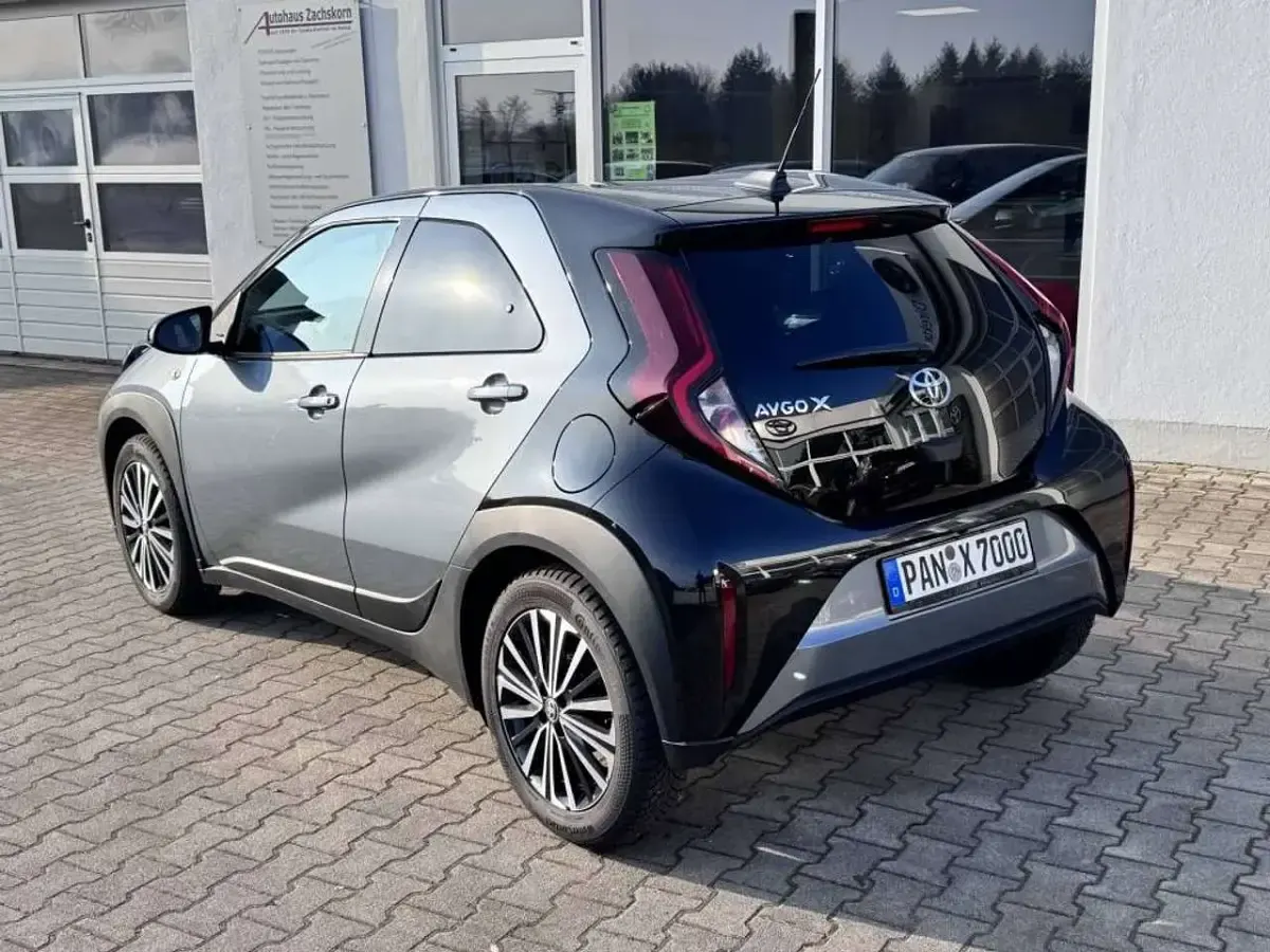 Gebraucht Toyota Aygo X Basis 72 PS (52 kW) 2025 Grau SUV