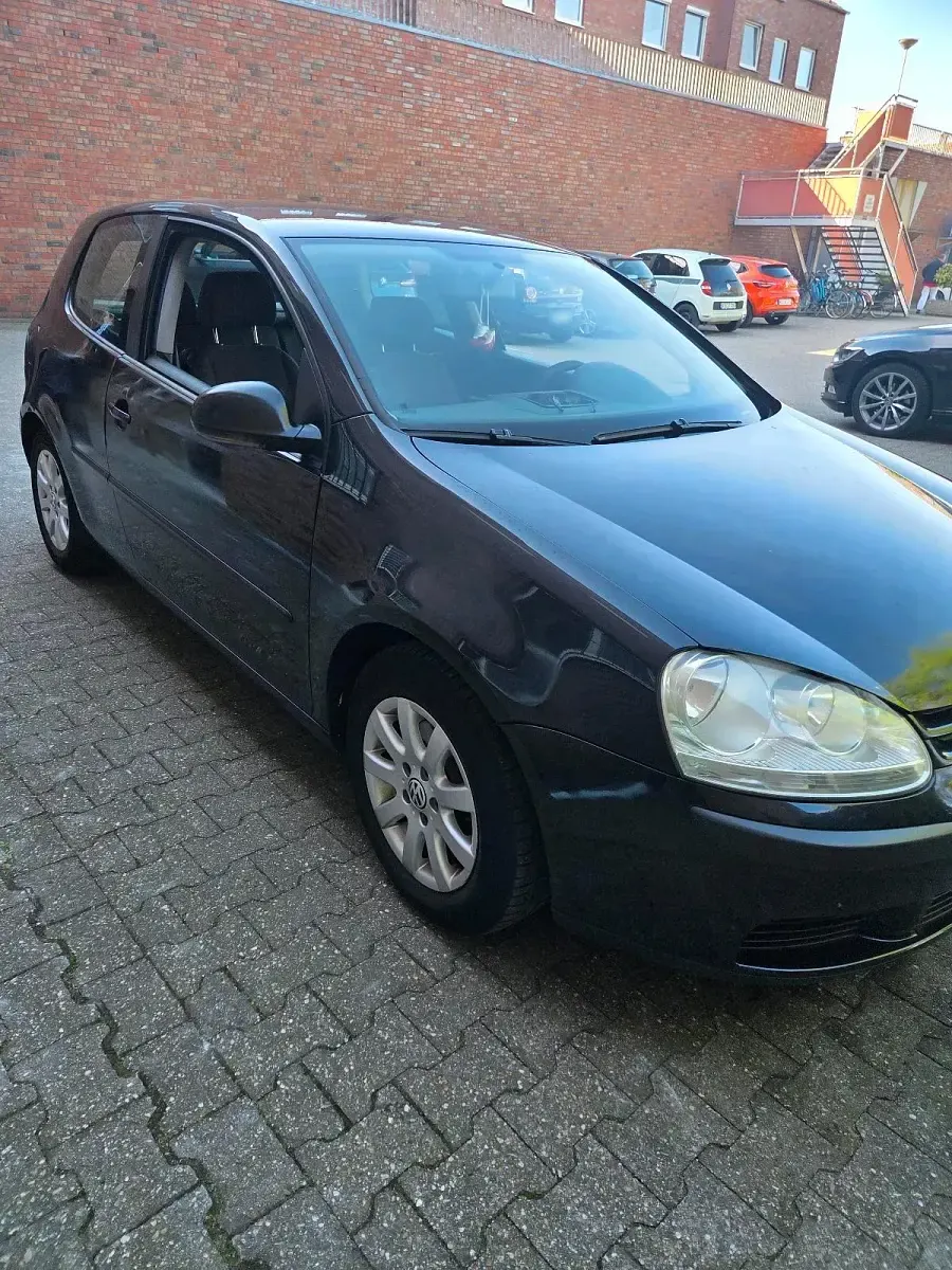 Usado VW Golf 105 HP (77 kW) 2004 Preto Coupé