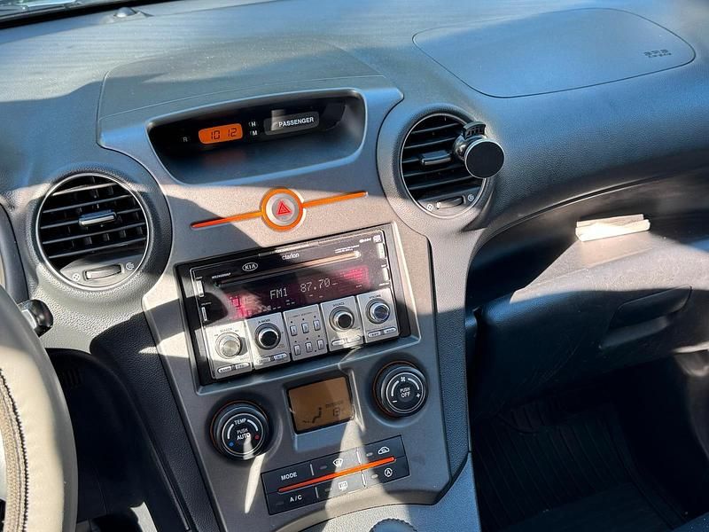 Silber Gebraucht 2008 Kia Carens EX Van / Kleinbus | 2.900 € (Fairer Preis) - Bild 1/4