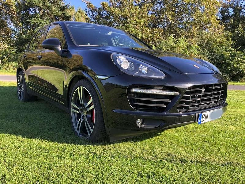 Schwarz Gebraucht 2012 Porsche Cayenne Turbo SUV | 26.900 € (Fairer Preis) - Bild 1/4
