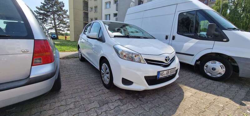 Weiß Gebraucht 2012 Toyota Yaris Limousine | 6.000 € (Guter Preis) - Bild 1/4