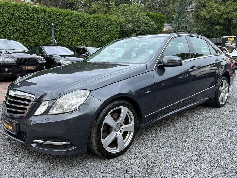 Grau Gebraucht 2010 Mercedes E350 Limousine | 7.500 € (Fairer Preis) - Bild 1/4