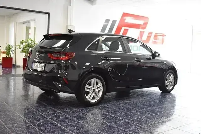 Gebraucht Kia Ceed Vision 136 PS (100 kW) 2019 Zilinaschwarz Kleinwagen