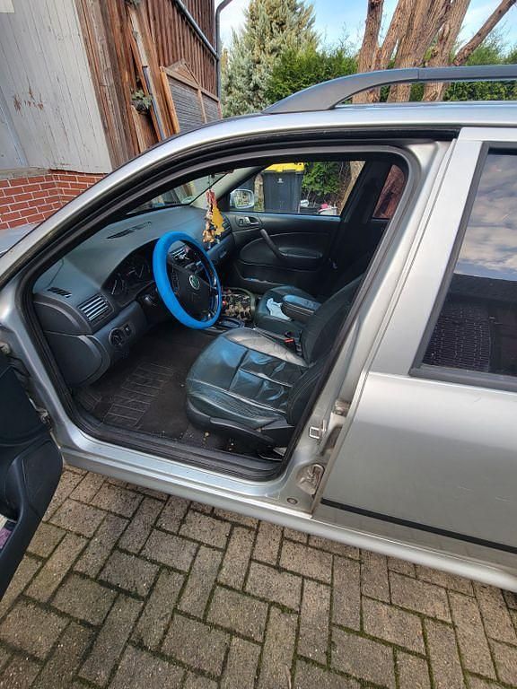 Silber Gebraucht 2003 Skoda Octavia Style Kombi | 2.000 € (Fairer Preis) - Bild 1/4