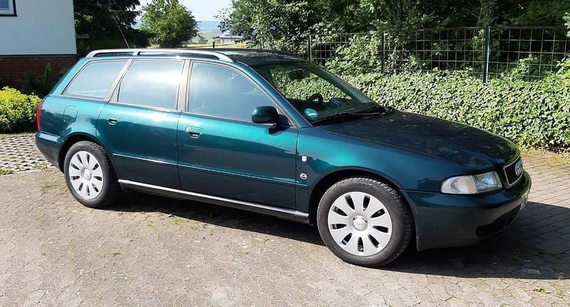 Grün Gebraucht 1996 Audi A4 Kombi | 4.500 € - Bild 1/4