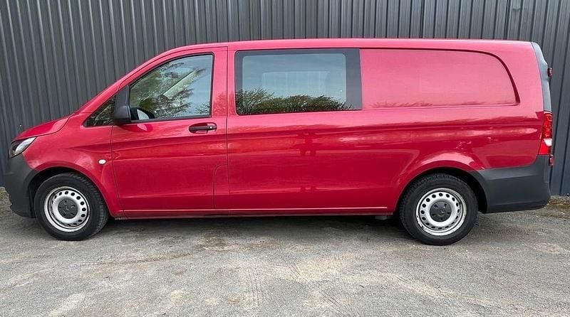 Usado Mercedes Vito 163 HP (119 kW) 2019 Vermelho Van