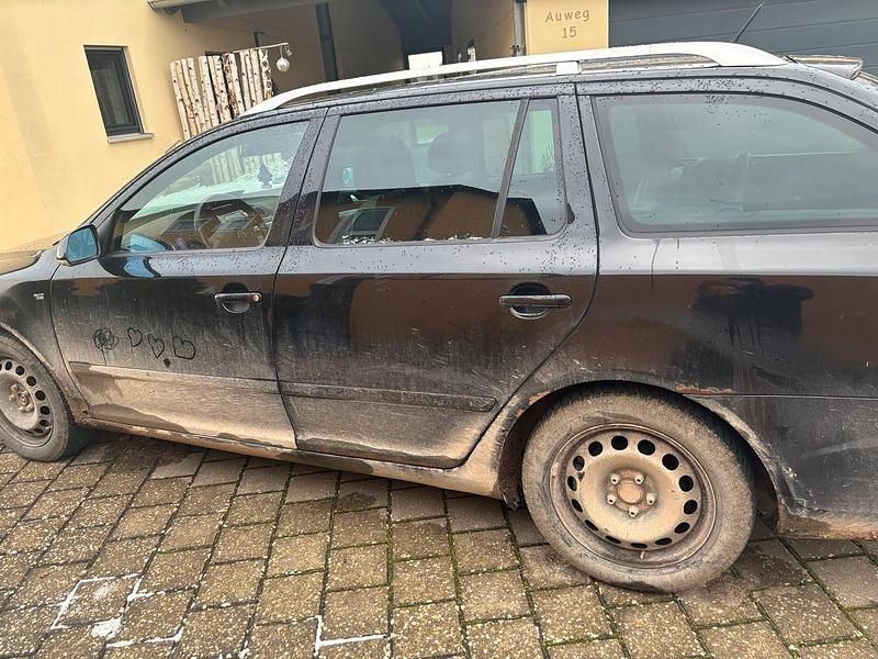 Schwarz Gebraucht 2007 Skoda Octavia RS Kombi | 1.350 € (Superpreis) - Bild 1/4