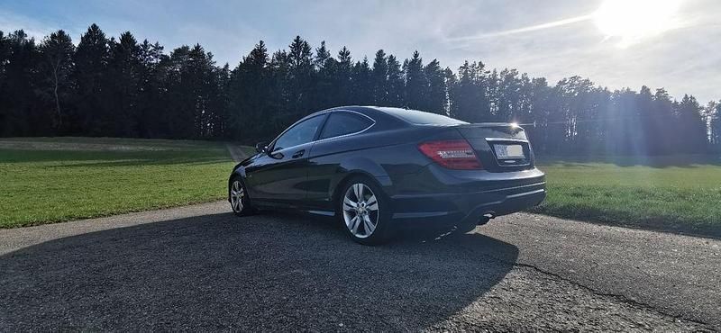 Gebraucht Mercedes C180 AMG 156 PS (114 kW) 2011 Schwarz Coupé