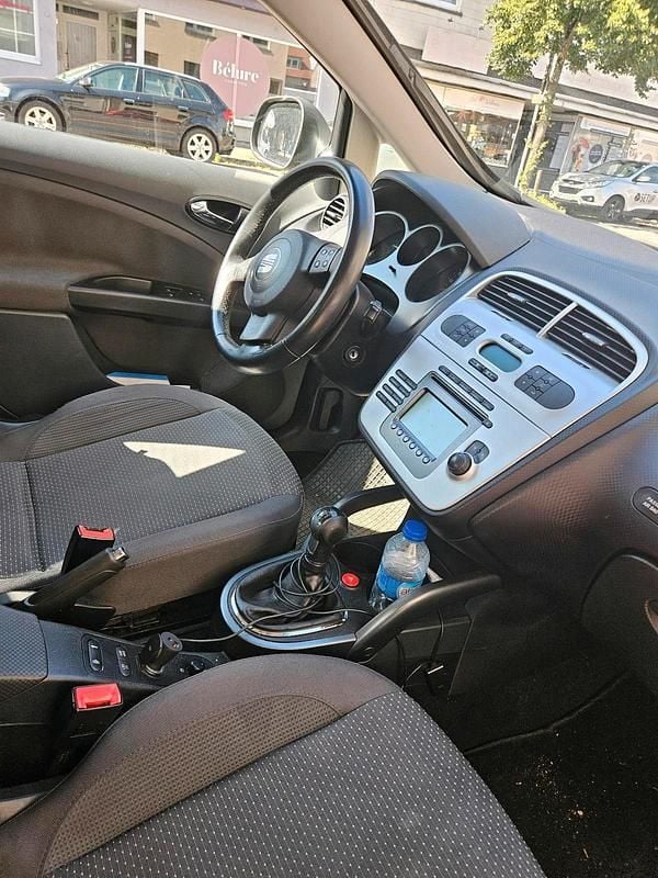 Grau Gebraucht 2007 Seat Altea XL Van / Kleinbus | 4.300 € - Bild 1/4
