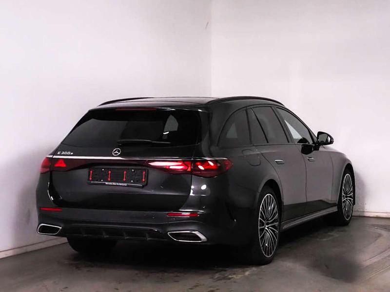 Gebraucht Mercedes E300 AMG 313 PS (230 kW) 2024 Metalliclack graphitgrau metal Kombi
