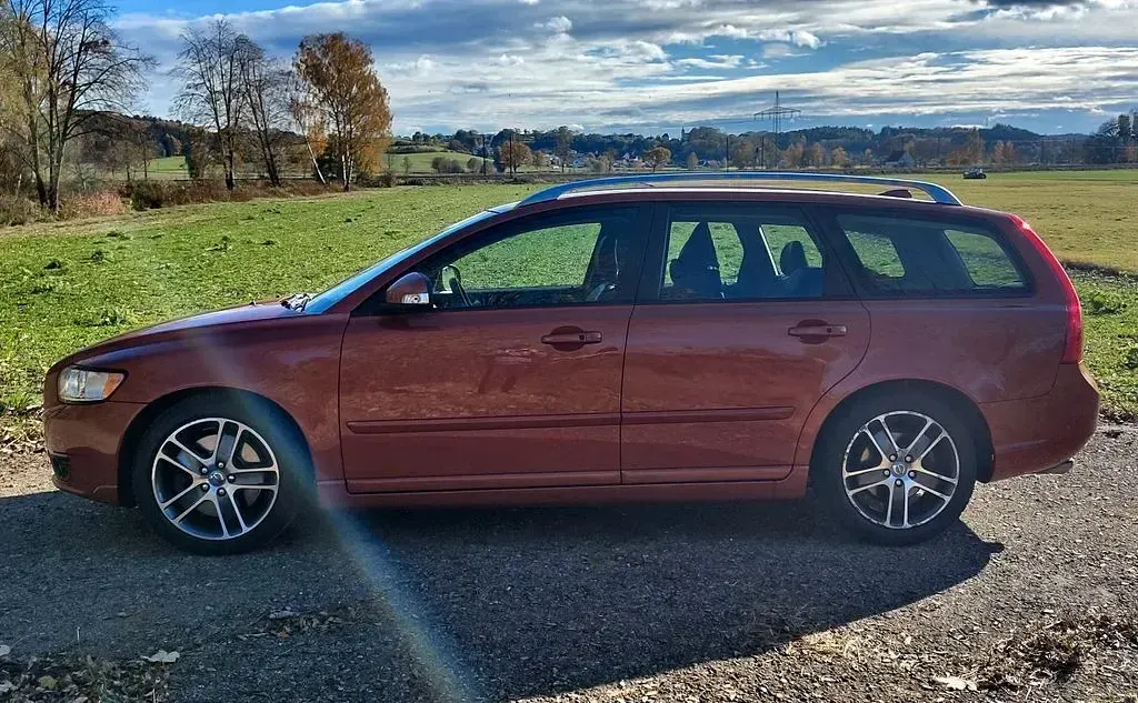 Gebraucht Volvo V50 Summum 177 PS (130 kW) 2011 Orange Kombi