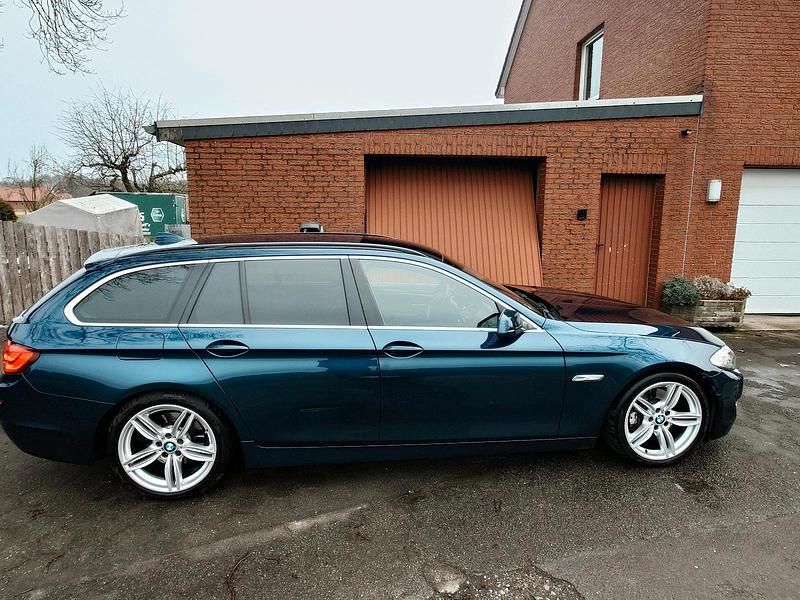 Gebraucht BMW 525 218 PS (160 kW) 2012 Blau Kombi