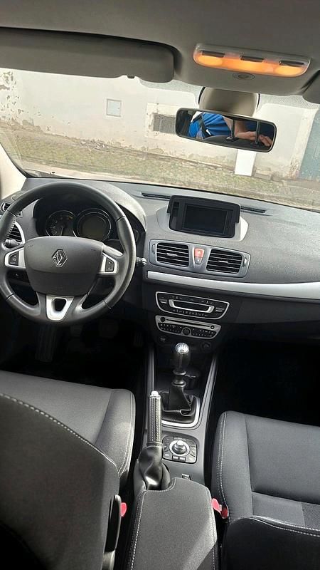 Gebraucht Renault Mégane III 106 PS (77 kW) 2012 Schwarz Kombi