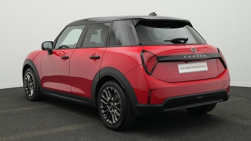 Second-hand Mini Cooper Classic 156 CP (114 kW) 2024 Roșu Hatchback