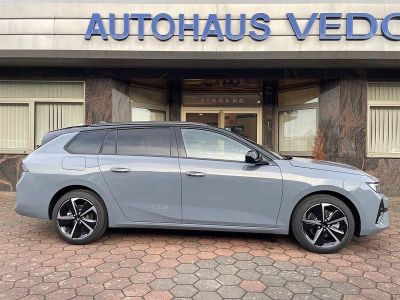 Neu Opel Astra 131 PS (96 kW) 2025 Grau Kombi