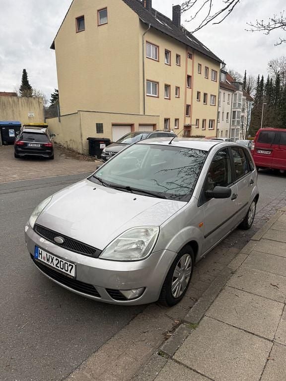 Gebraucht Ford Fiesta 80 PS (58 kW) 2004 Silber Kleinwagen