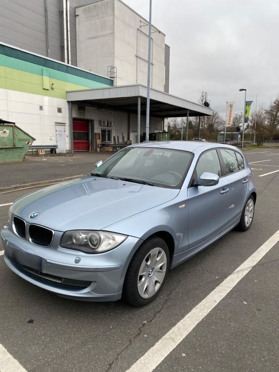 Blau Gebraucht 2010 BMW 118 Kleinwagen | 6.200 € (Teuer) - Bild 1/4