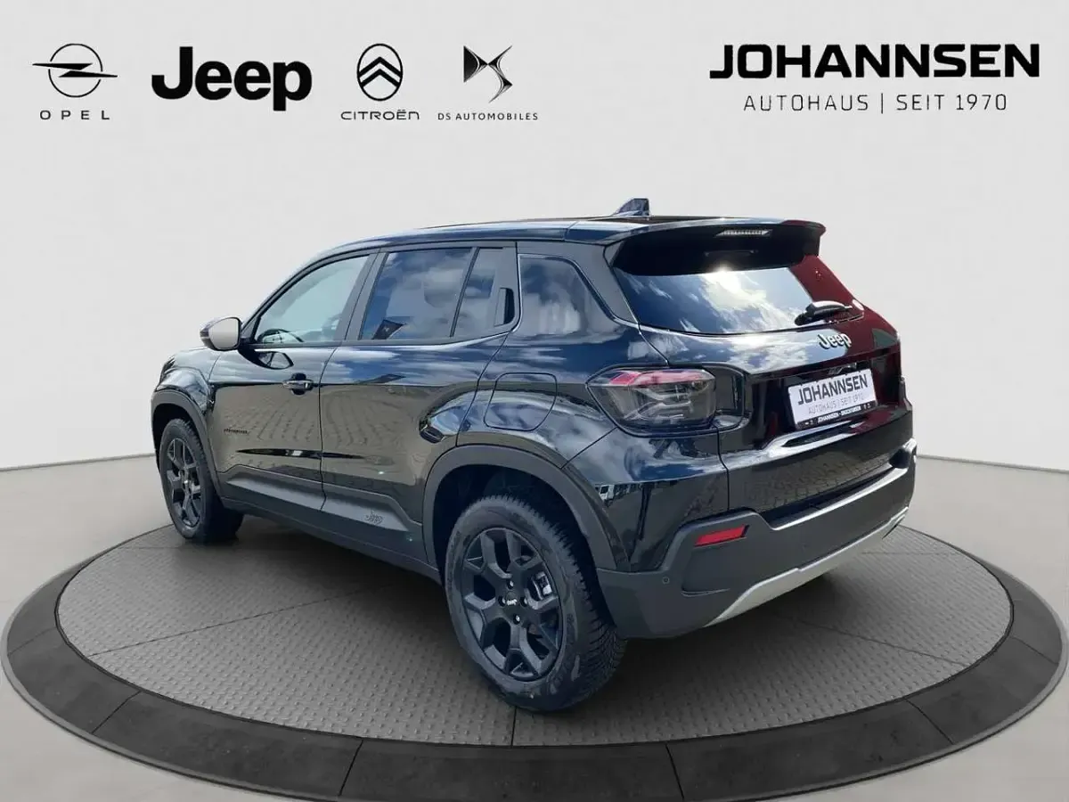 Neu Jeep Avenger 110 PS (80 kW) 2026 Schwarz, volcano black SUV