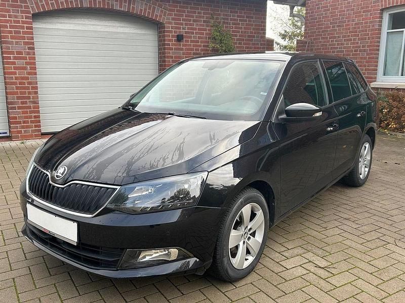 Schwarz Gebraucht 2015 Skoda Fabia Style Kombi | 9.690 € (Fairer Preis) - Bild 1/4