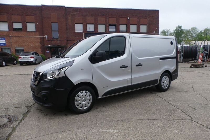 Grau Gebraucht 2020 Nissan NV300 Van | 13.950 € - Bild 1/4