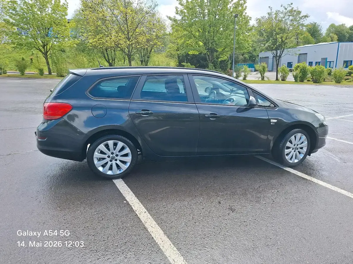 Gebraucht Opel Astra 140 PS (102 kW) 2012 Schwarz Kombi