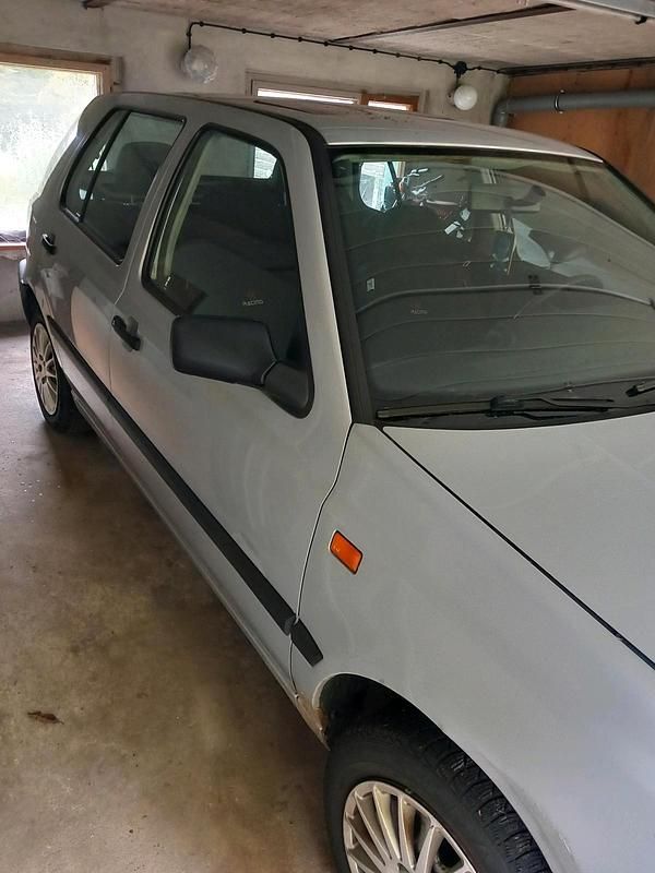 Gebraucht VW Golf III 75 PS (55 kW) 1995 Silber Limousine