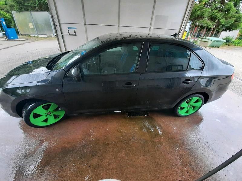 Schwarz Gebraucht 2015 Seat Toledo Limousine | 6.000 € (Fairer Preis) - Bild 1/4