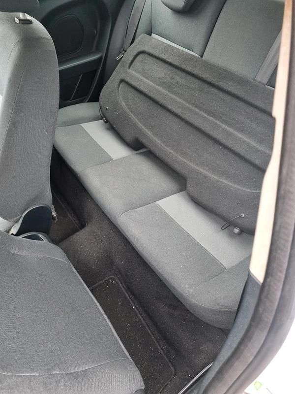 Gebraucht Ford Fiesta 75 PS (55 kW) 2012 Weiß Kleinwagen