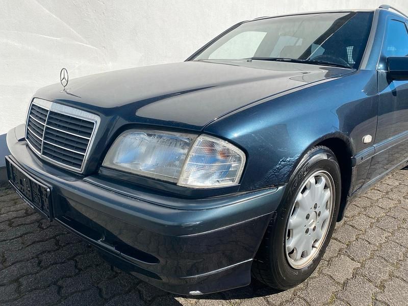 Gebraucht Mercedes C180 122 PS (89 kW) 2000 Schwarz Kombi