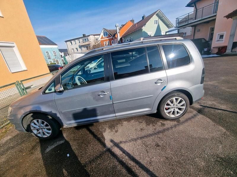 Silber Gebraucht 2010 VW Touran Van / Kleinbus | 4.000 € (Fairer Preis) - Bild 1/4