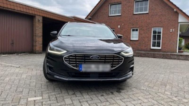 Schwarz Gebraucht 2022 Ford Focus Titanium Kombi | 15.990 € (Fairer Preis) - Bild 1/4