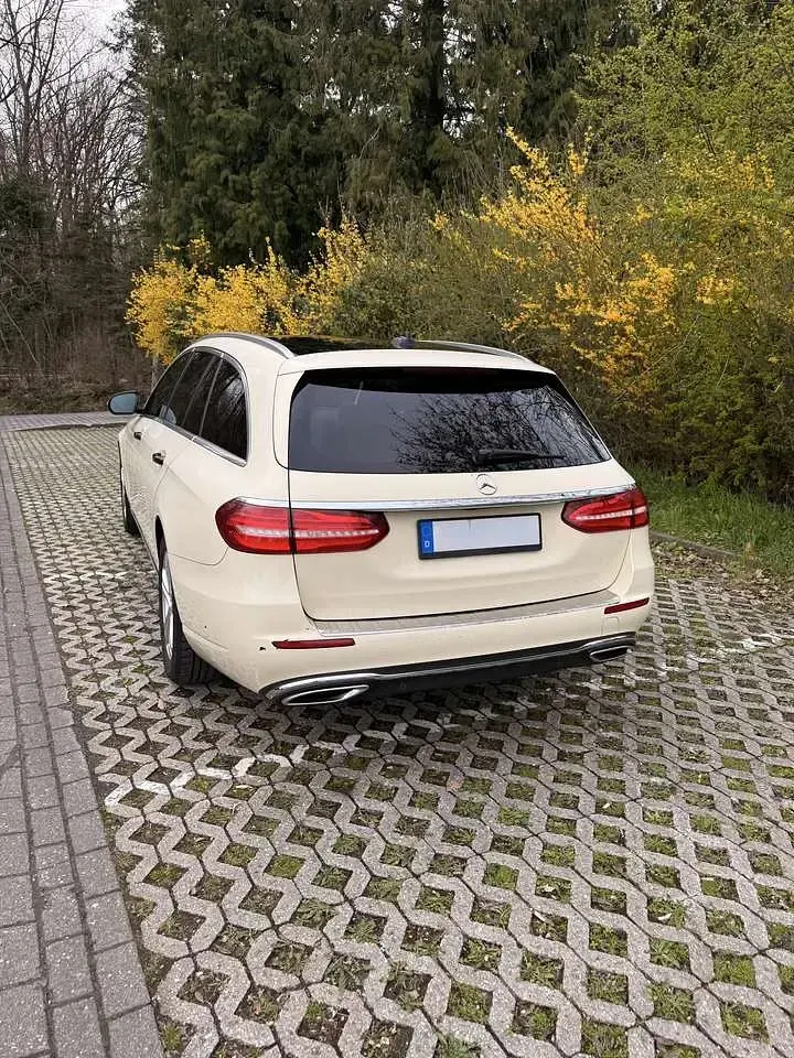Gebraucht Mercedes E220 Avantgarde 194 PS (142 kW) 2018 Kombi