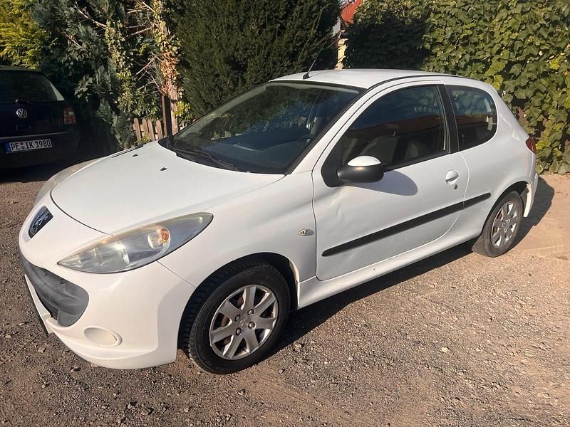 Weiß Gebraucht 2009 Peugeot 206+ Kleinwagen | 1.750 € - Bild 1/4