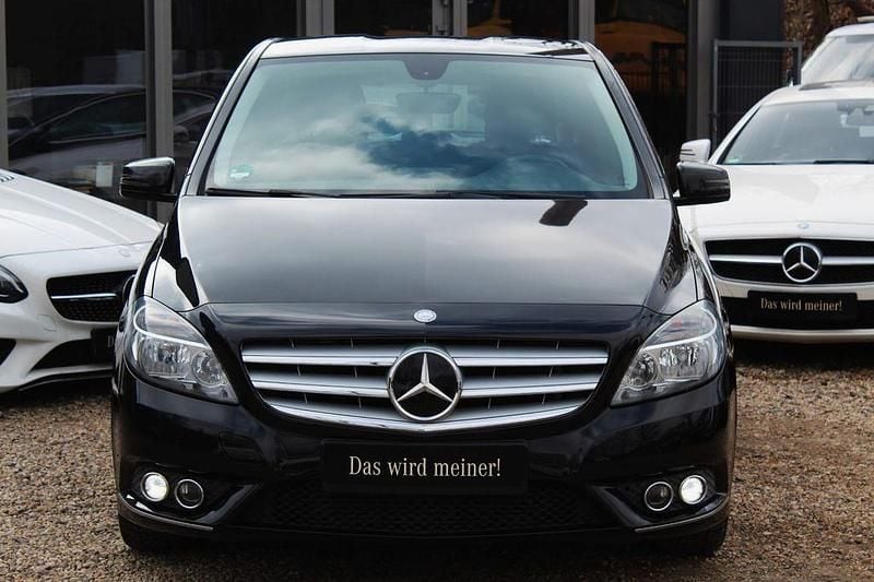 Gebraucht Mercedes B180 122 PS (89 kW) 2013 Schwarz Van / Kleinbus