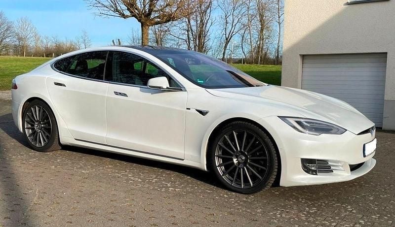 Gebraucht Tesla Model S Standard Range 386 kW (525 PS) 2020 Weiß Kleinwagen