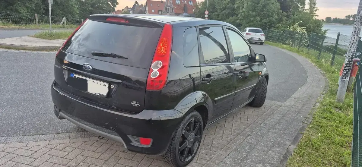 Gebraucht Ford Fiesta 70 PS (51 kW) 2008 Schwarz Kleinwagen