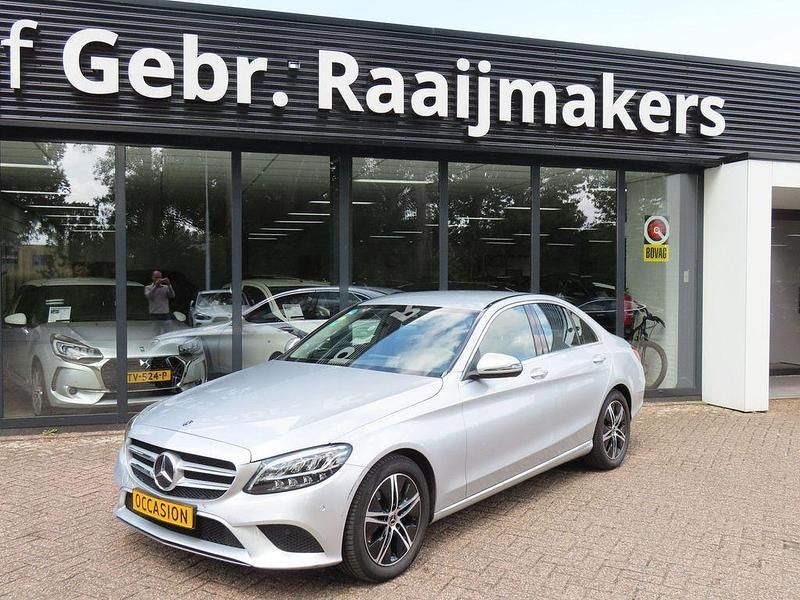 Grau Gebraucht 2021 Mercedes C180 Advantage Limousine | 21.900 € (Superpreis) - Bild 1/4
